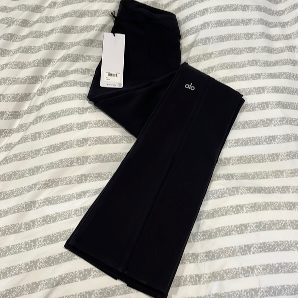 Alo Yoga AIRBRUSH HIGH-WAIST KICK-BACK LEGGINGS